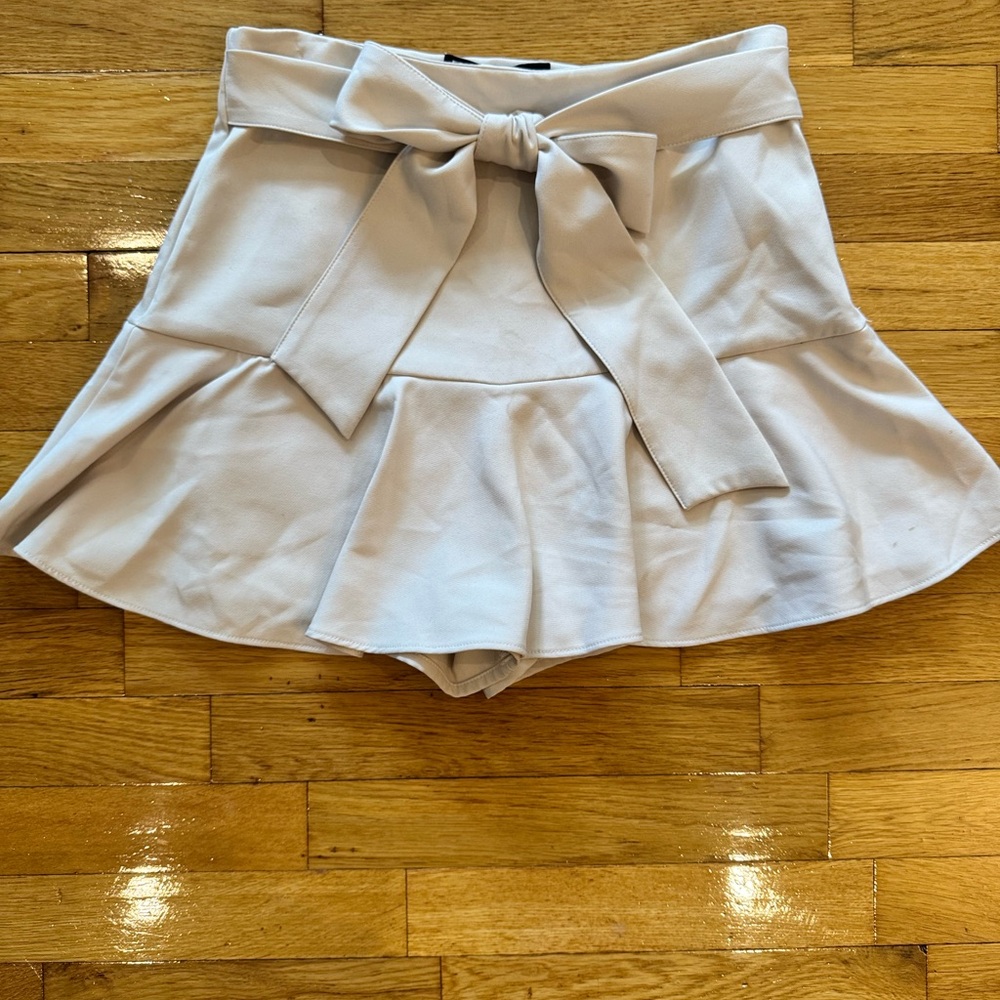 Stylish Off White Skirt with Bow Detail